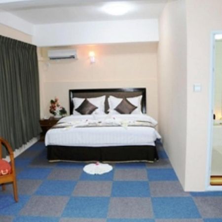 Hotel Bo Bo Min Yangon Luaran gambar